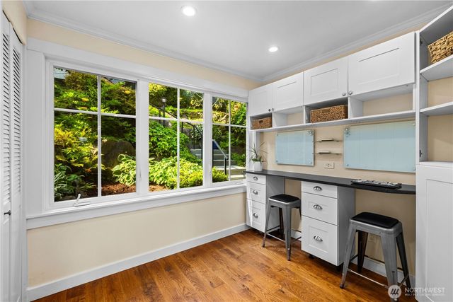 528 W Lake Sammamish Parkway SE, Bellevue, WA 98008