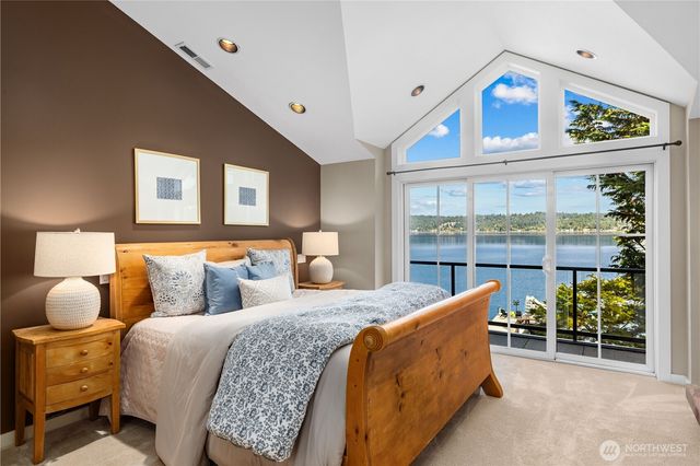 528 W Lake Sammamish Parkway SE, Bellevue, WA 98008