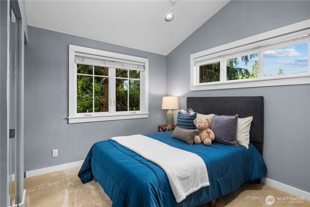 528 W Lake Sammamish Parkway SE, Bellevue, WA 98008