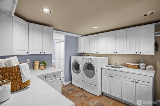 528 W Lake Sammamish Parkway SE, Bellevue, WA 98008