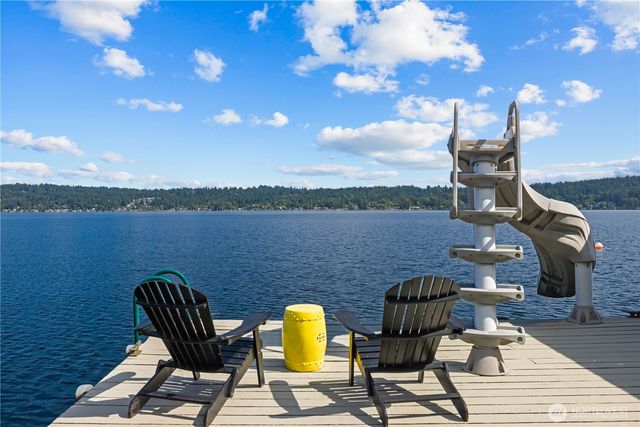 528 W Lake Sammamish Parkway SE, Bellevue, WA 98008