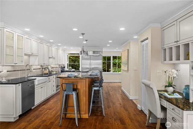 528 W Lake Sammamish Parkway SE, Bellevue, WA 98008