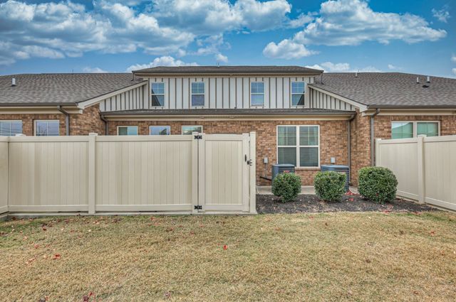 2108 Halfmoon Way, Murfreesboro, TN 37130