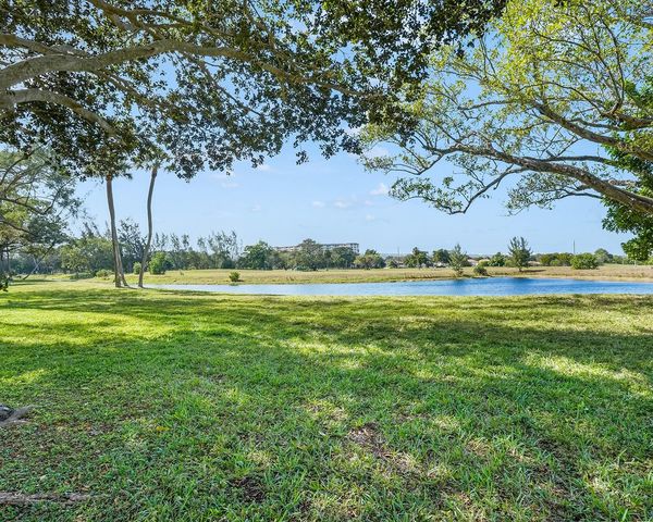 3090 N Course Drive 112, Pompano Beach, FL 33069