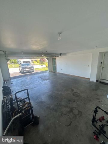 135 SWEETWATER LN, Newmanstown, PA 17073
