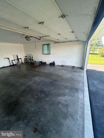 135 SWEETWATER LN, Newmanstown, PA 17073