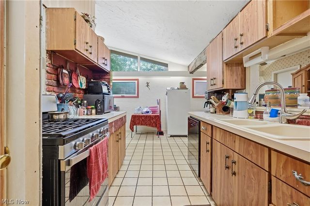 110 E 252nd Street, Euclid, OH 44132