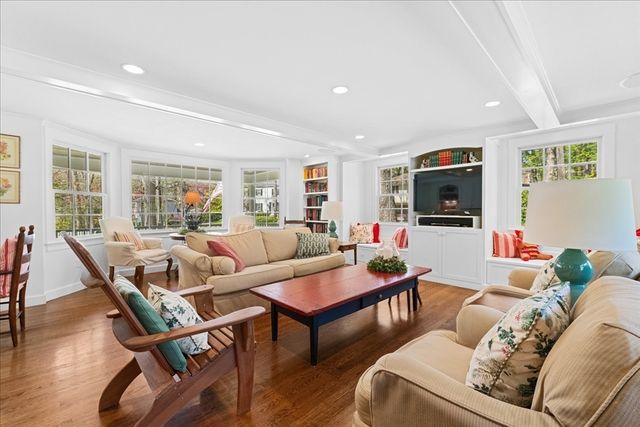 279 Oakland Street, Wellesley, MA 02481