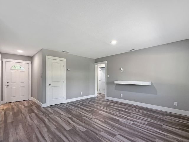 7013 Thomas Dr, North Highlands, CA 95660