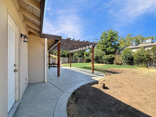 7013 Thomas Dr, North Highlands, CA 95660