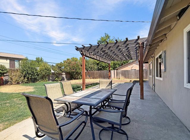7013 Thomas Dr, North Highlands, CA 95660