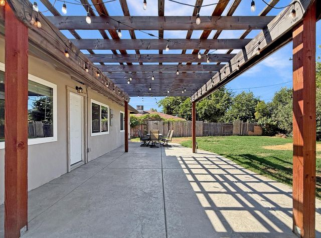 7013 Thomas Dr, North Highlands, CA 95660