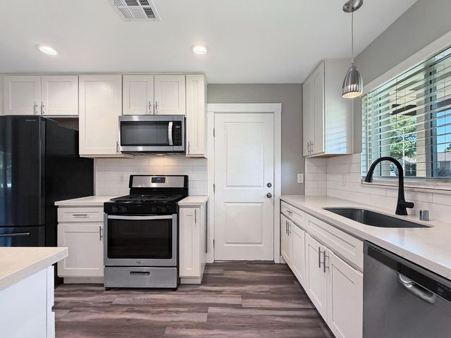 7013 Thomas Dr, North Highlands, CA 95660