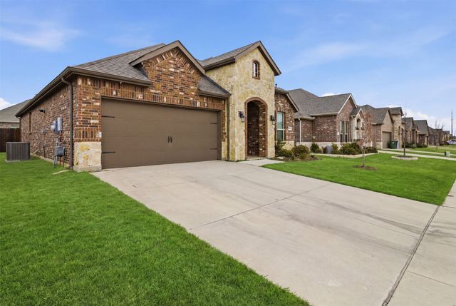 10407 Twisting Springs Drive, Aubrey, TX 76227