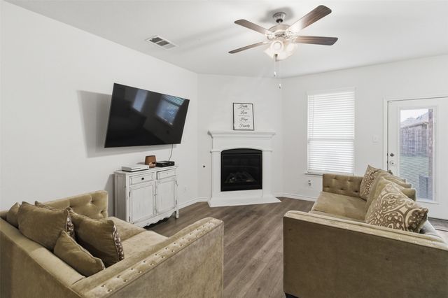 10407 Twisting Springs Drive, Aubrey, TX 76227