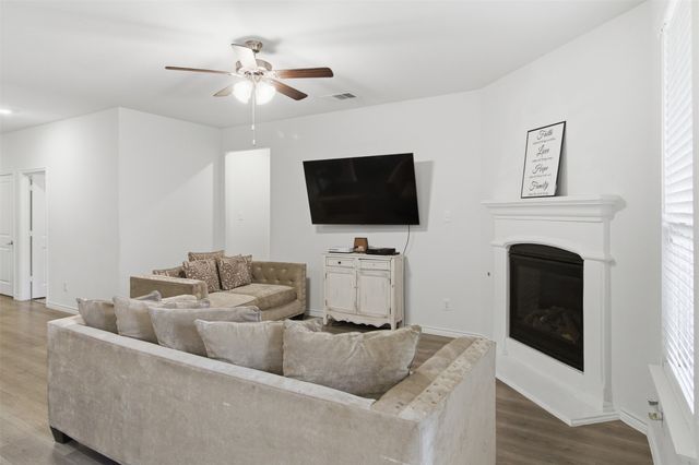 10407 Twisting Springs Drive, Aubrey, TX 76227