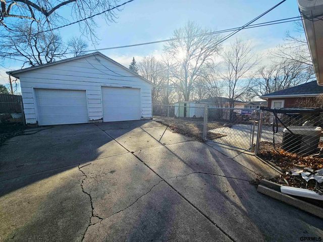 911 Benton Street, Lincoln, NE 68521