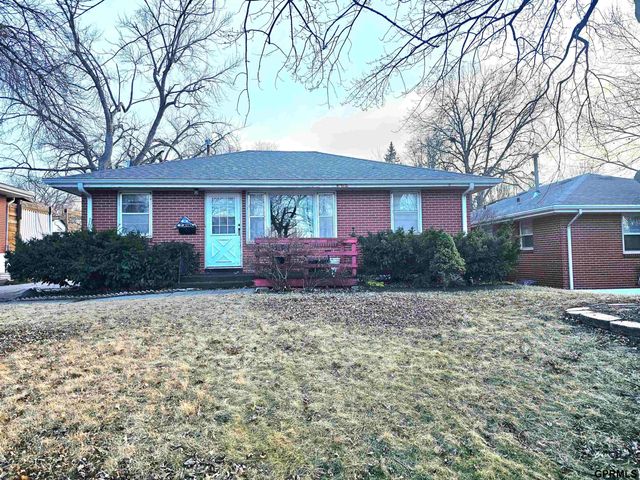 911 Benton Street, Lincoln, NE 68521