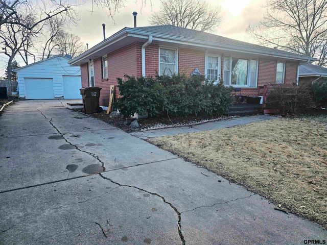 911 Benton Street, Lincoln, NE 68521