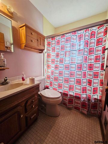 911 Benton Street, Lincoln, NE 68521