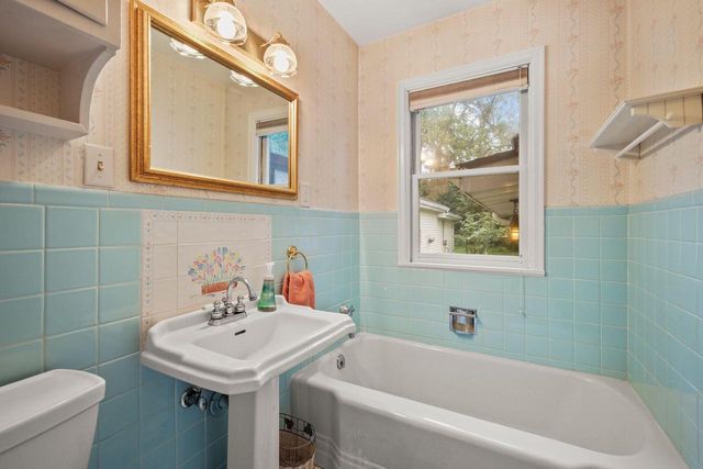 3514 Lucia CREST, Madison, WI 53705