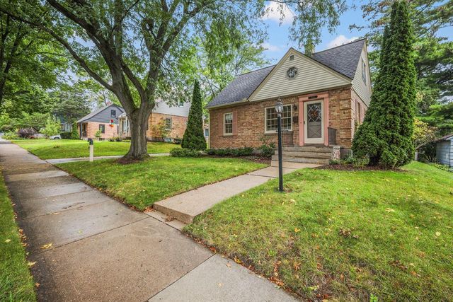 3514 Lucia CREST, Madison, WI 53705