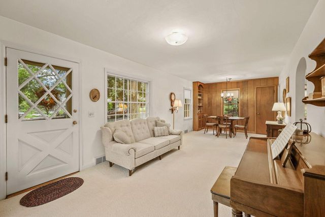 3514 Lucia CREST, Madison, WI 53705