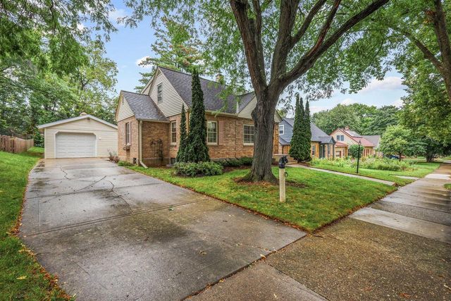 3514 Lucia CREST, Madison, WI 53705