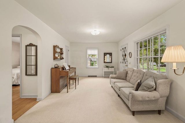 3514 Lucia CREST, Madison, WI 53705