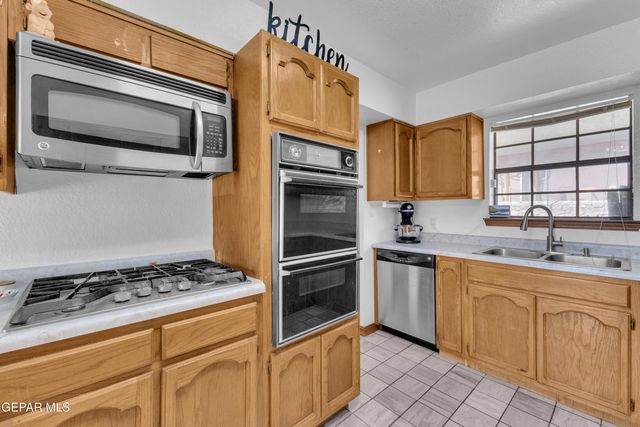 10579 KINROSS Avenue, El Paso, TX 79925