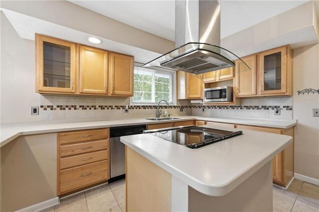 5528 NW Verlin Drive, Kansas City, MO 64152
