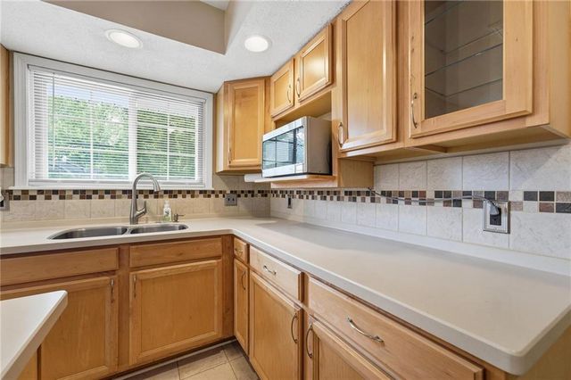 5528 NW Verlin Drive, Kansas City, MO 64152