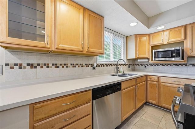 5528 NW Verlin Drive, Kansas City, MO 64152