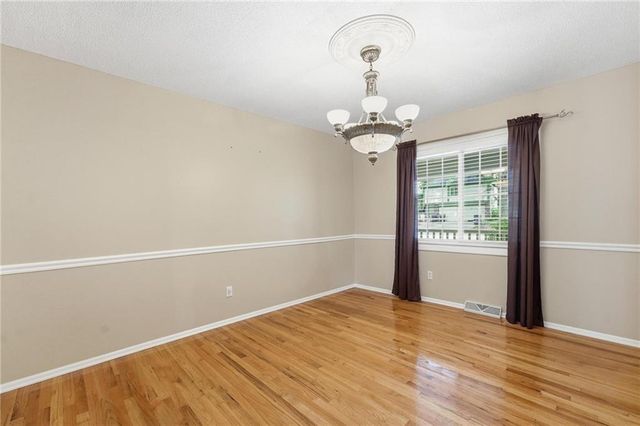 5528 NW Verlin Drive, Kansas City, MO 64152