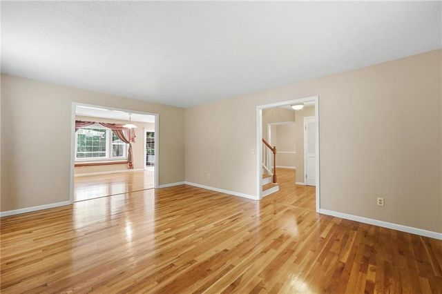 5528 NW Verlin Drive, Kansas City, MO 64152