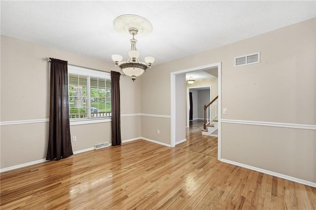 5528 NW Verlin Drive, Kansas City, MO 64152