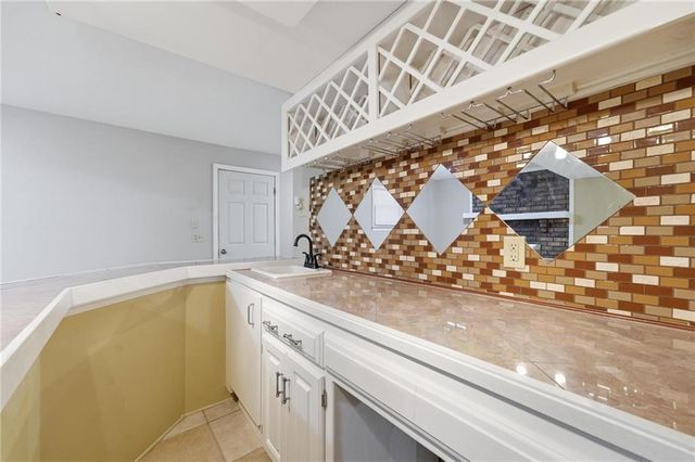 5528 NW Verlin Drive, Kansas City, MO 64152