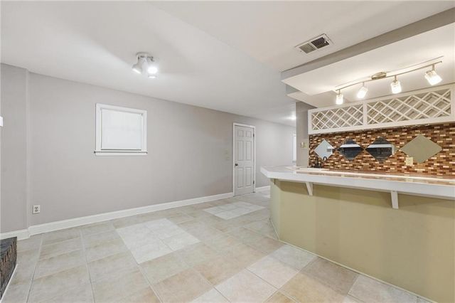 5528 NW Verlin Drive, Kansas City, MO 64152