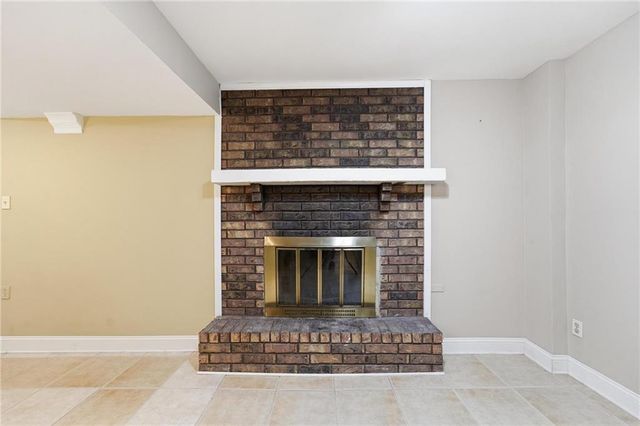 5528 NW Verlin Drive, Kansas City, MO 64152