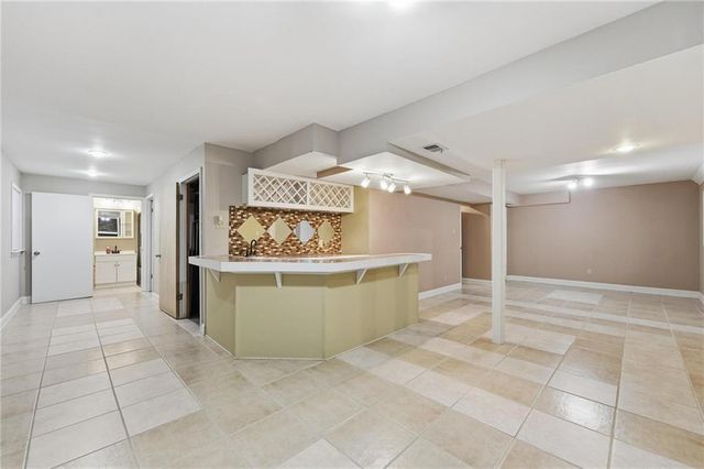 5528 NW Verlin Drive, Kansas City, MO 64152