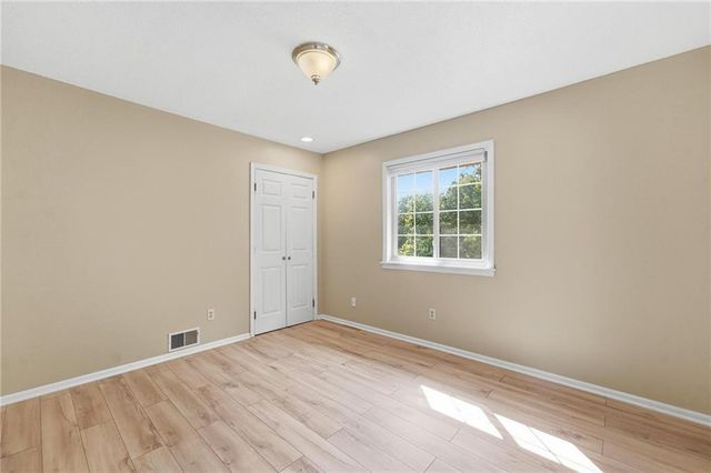 5528 NW Verlin Drive, Kansas City, MO 64152