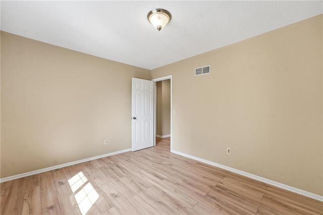 5528 NW Verlin Drive, Kansas City, MO 64152