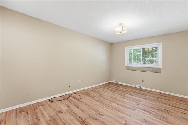 5528 NW Verlin Drive, Kansas City, MO 64152