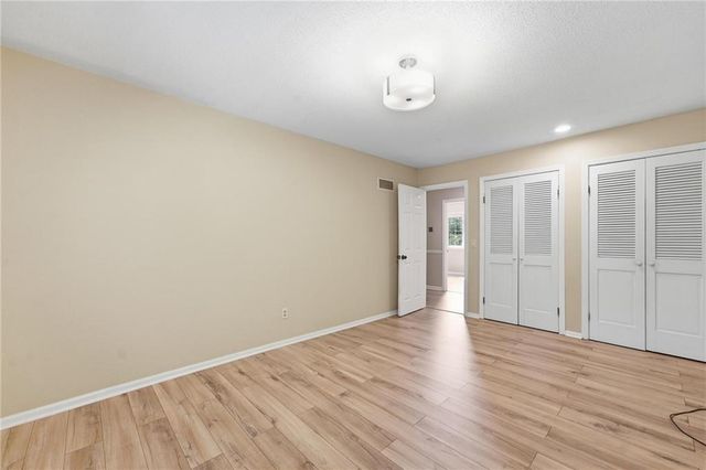 5528 NW Verlin Drive, Kansas City, MO 64152