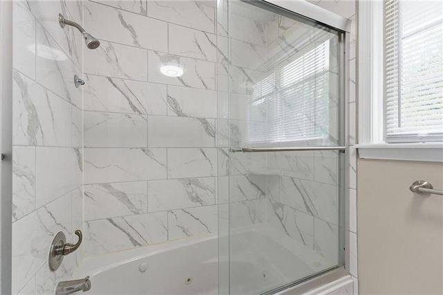 5528 NW Verlin Drive, Kansas City, MO 64152