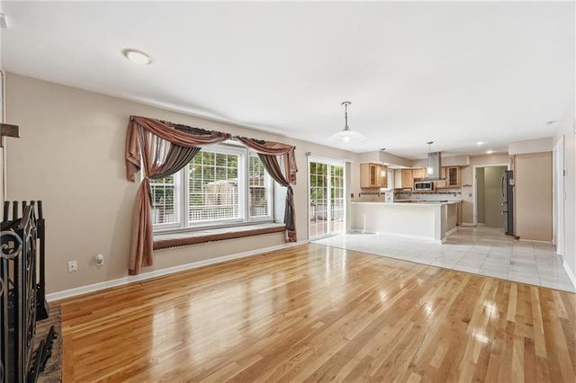 5528 NW Verlin Drive, Kansas City, MO 64152