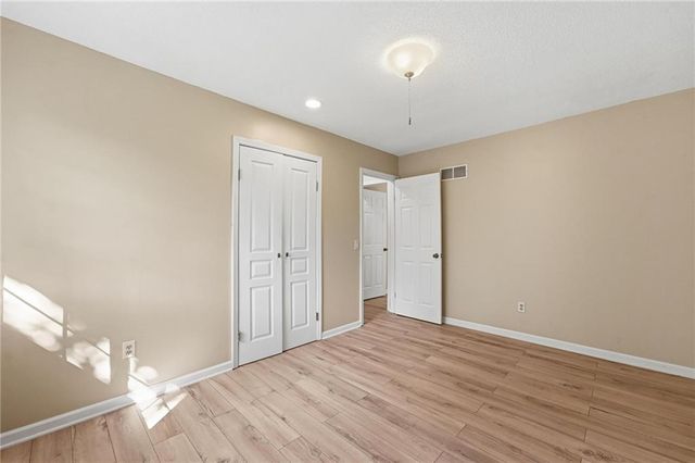 5528 NW Verlin Drive, Kansas City, MO 64152