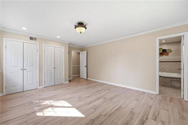 5528 NW Verlin Drive, Kansas City, MO 64152