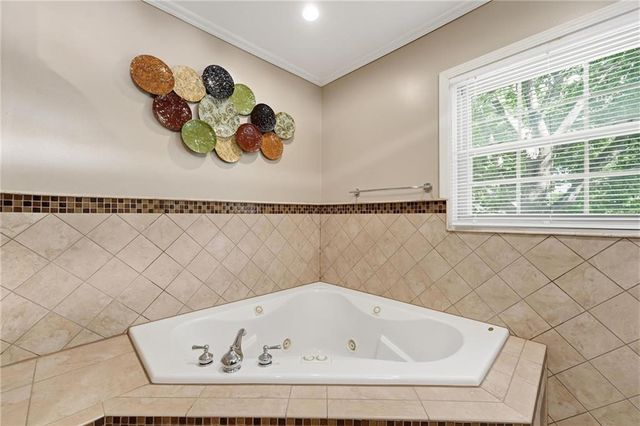 5528 NW Verlin Drive, Kansas City, MO 64152