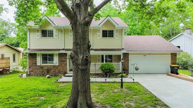 5528 NW Verlin Drive, Kansas City, MO 64152